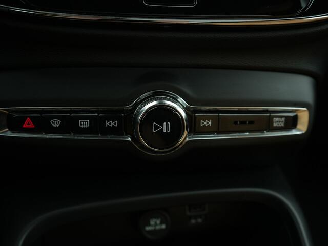 Volvo XC40 2.0 B4 198PK INSCRIPTION | Panoramadak | Trekhaak | Harman/Kardon