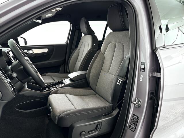 Volvo XC40 B4 Plus Dark Modeljaar 2026 | Parkeercamera | Harman Kardon | Stoel- en Stuurverwarming | Trekhaak