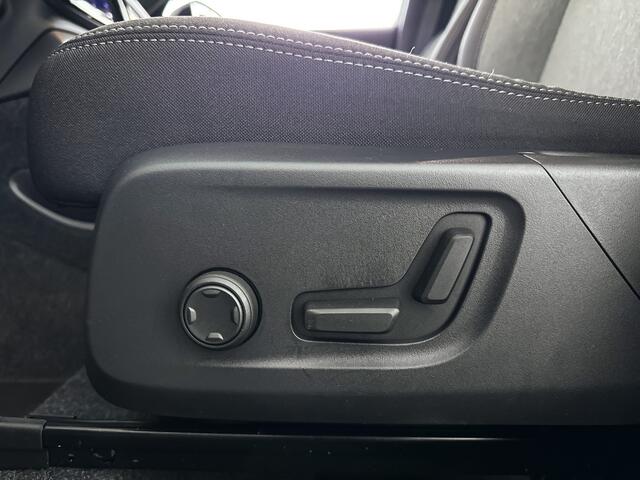 Volvo XC40 B4 Plus Dark Modeljaar 2026 | Parkeercamera | Harman Kardon | Stoel- en Stuurverwarming | Trekhaak