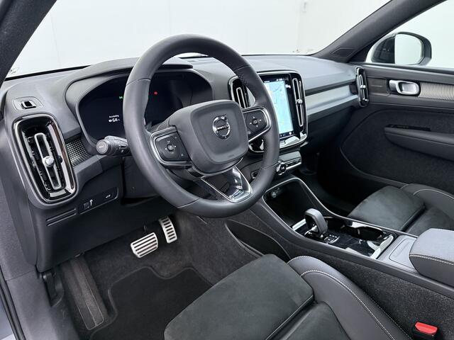 Volvo XC40 232pk Recharge Pro 70KwH Pano-Dak SOH 95% Adaptive-Cruise 20" Elektr.-Leer/Alcantara+Verwarmd+Memory Warmtepomp Harman&Kardon®-Hifi Camera Apple Carplay Android Auto Navi Ecc Pdc Led Elek.Achterklep Keyless Full Led Origineel NLse auto! ¤ 54.000,- nieuw.