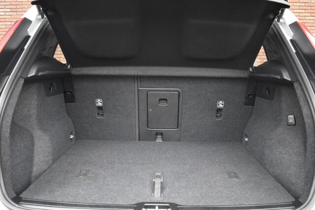 Volvo XC40 B4 212PK Plus Dark | Trekhaak |