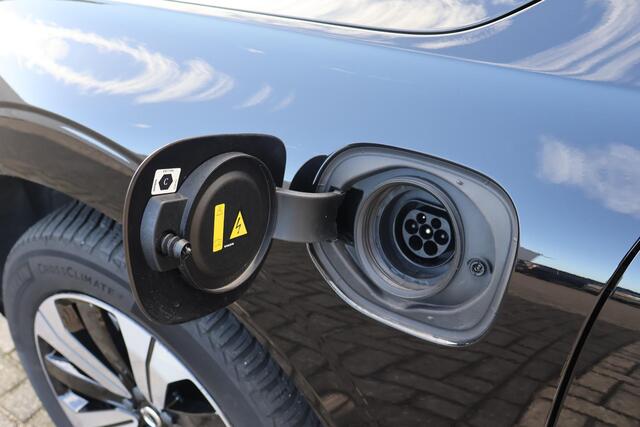 Volvo XC60 Recharge T8 AWD Ultimate Dark | LONG RANGE | Luchtvering | Trekhaak