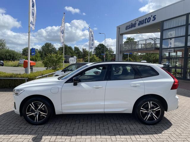 Volvo XC60 2.0 T8 390 pk Recharge AWD R-Design Navigatie Panoramadak Luchtvering Camera Head Up Display Leder Dashboard Carplay Elek. Stoel 19 Inch Velgen Stoelverwarming Standkachel On Call 1e Eigenaar Plug In Hybride BTW Auto