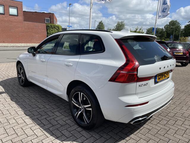 Volvo XC60 2.0 T8 390 pk Recharge AWD R-Design Navigatie Panoramadak Luchtvering Camera Head Up Display Leder Dashboard Carplay Elek. Stoel 19 Inch Velgen Stoelverwarming Standkachel On Call 1e Eigenaar Plug In Hybride BTW Auto