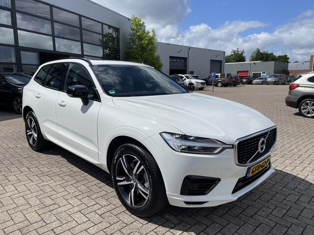 Volvo XC60 2.0 T8 390 pk Recharge AWD R-Design Navigatie Panoramadak Luchtvering Camera Head Up Display Leder Dashboard Carplay Elek. Stoel 19 Inch Velgen Stoelverwarming Standkachel On Call 1e Eigenaar Plug In Hybride BTW Auto