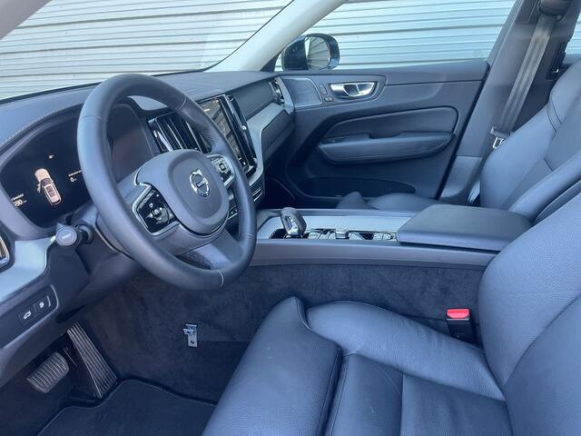 Volvo XC60 2.0 T6 Plug-in hybrid AWD Ultimate Dark / 20 '' Velgen / Head-up Display / Blis / Semi elektrisch trekhaak /