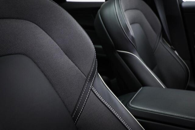 Volvo XC60 2.0 T6 Plug-in hybrid AWD Ultimate Bright | PANORAMADAK | STUURVERARMING | CAMERA