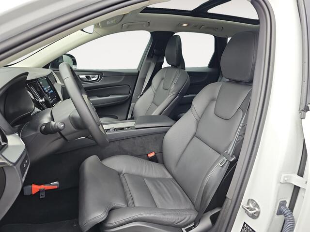 Volvo XC60 2.0 T6 Plug-in hybrid AWD Ultimate Dark | Stoelverwarming | Trekhaak | Harman/Kardon Audio | Lederen bekleding |