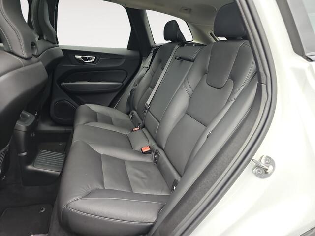 Volvo XC60 2.0 T6 Plug-in hybrid AWD Ultimate Dark | Stoelverwarming | Trekhaak | Harman/Kardon Audio | Lederen bekleding |