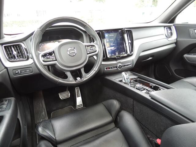 Volvo XC60 2.0 T8 Twin Engine AWD R-Design Trekhaak/Panodak/Camera/Nwe banden etc.