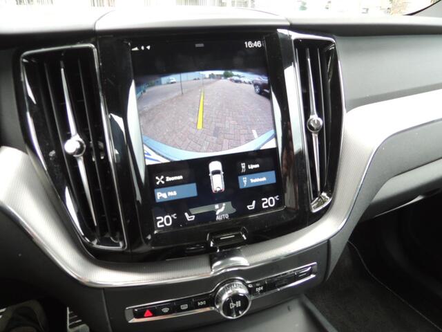 Volvo XC60 2.0 T8 Twin Engine AWD R-Design Trekhaak/Panodak/Camera/Nwe banden etc.