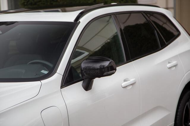 Volvo XC60 2.0 T8 Plug-in hybrid AWD R-Design Trekhaak | Pano | Luchtvering | Bowers & Wilkins