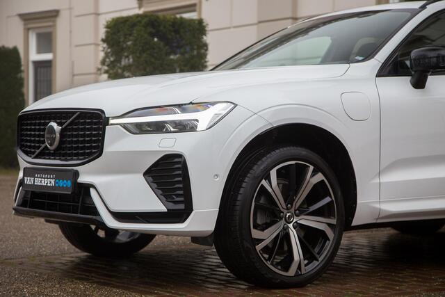 Volvo XC60 2.0 T8 Plug-in hybrid AWD R-Design Trekhaak | Pano | Luchtvering | Bowers & Wilkins