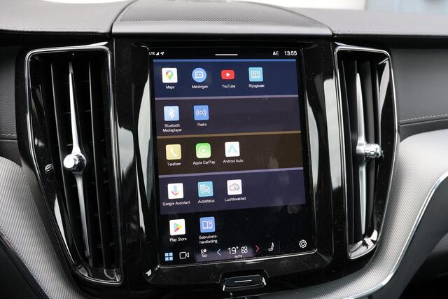 Volvo XC60 T6 Recharge AWD Ultimate Dark - Luchtvering - Panorama/schuifdak - IntelliSafe Assist & Surround - 360º Camera - Bowers & Wilkins audio - Verwarmde voorstoelen, stuur & achterbank - Parkeersensoren voor & achter - Elektr. bedienb. voorstoelen met geheugen