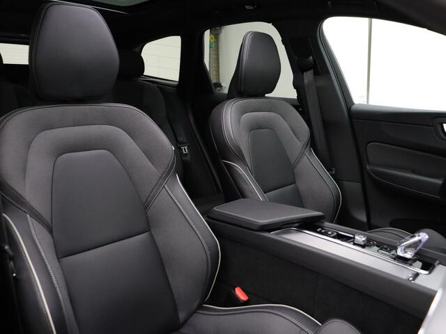 Volvo XC60 T6 350 Plug-in hybrid AWD Plus Dark / Harman en Kardon audio / Contourstoelen / Panorama dak / Camera voor en achter / Elektrisch verstelbare stoelen /