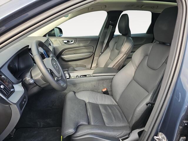 Volvo XC60 2.0 T6 Plug-in hybrid AWD Ultimate Dark | Head up Display | Stoelverwarming | Trekhaak | 360 graden Camera |