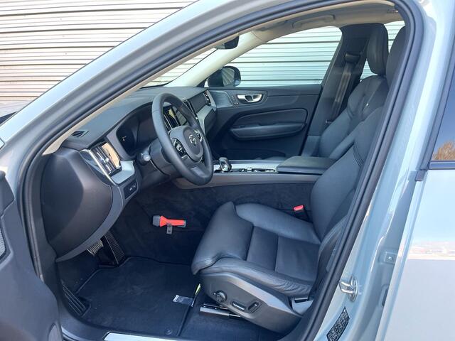 Volvo XC60 2.0 T6 Plug-in hybrid AWD Ultimate Dark / Head-Up / Trekhaak / Blis / 360 Camera / Schuif/kanteldak