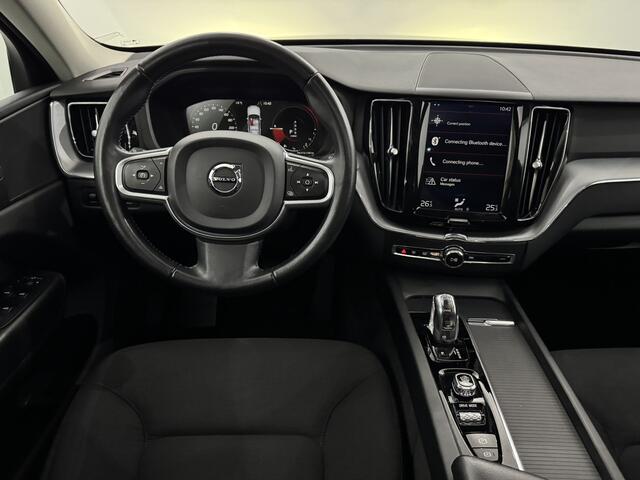 Volvo XC60 2.0 T8 Twin Engine AWD Momentum Pano, Parkeersensoren, Navi, Cruise control, Elektrische achterklep, Virtual desk