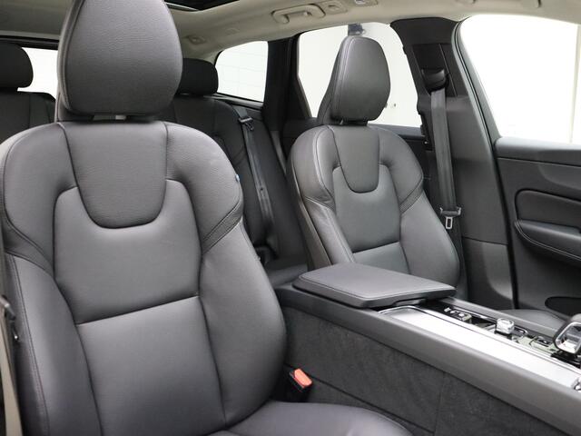 Volvo XC60 T8 455pk AWD Ultimate Dark / Panorama dak / Camera rondom / H&K audio / Stoelen met geheugen / Stoel/- en stuurverwarming /