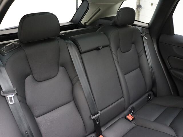 Volvo XC60 T8 455pk AWD Ultimate Dark / Panorama dak / Camera rondom / H&K audio / Stoelen met geheugen / Stoel/- en stuurverwarming /