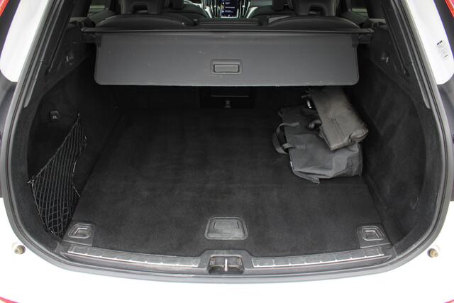 Volvo XC60 2.0 Recharge T6 AWD R-Design | Schuif/kanteldak | Blis | 21" LMV | Camera | Draadloze telefoonlader