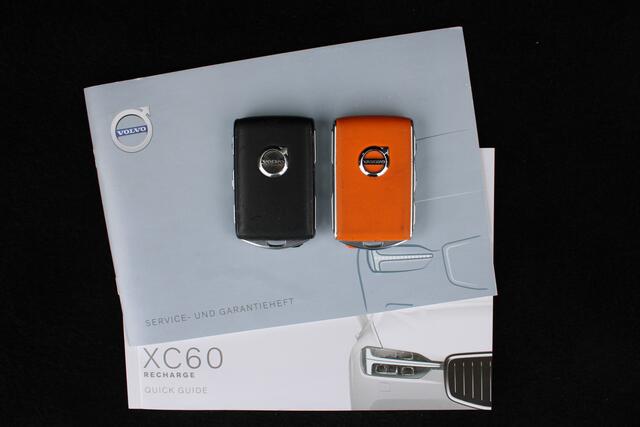Volvo XC60 2.0 Recharge T6 AWD R-Design | Schuif/kanteldak | Blis | 21" LMV | Camera | Draadloze telefoonlader