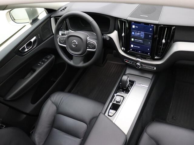 Volvo XC60 T6 350pk AWD Core Bright / Panoramadak / Pilot Assist / Stoel/- en stuurverwarming / Trekhaak / H&K audio / Lederen bekleding /