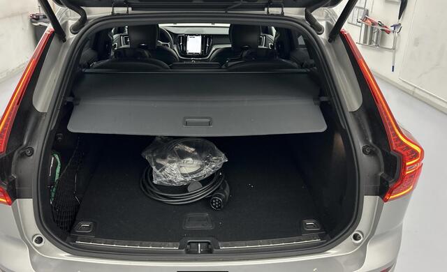 Volvo XC60 2.0 T6 Plug-in hybrid AWD Plus Dark Zwarte Hemel