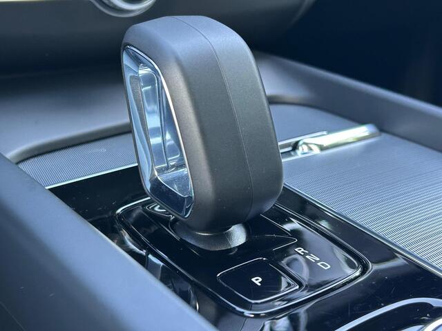 Volvo XC60 2.0 T8 Plug-in hybrid AWD Plus Dark l Panorama l Harman Cardon l 360 Camera l 20 Inch