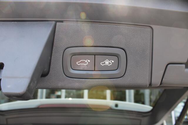 Volvo XC60 2.0 T8 Twin Engine AWD Inscription | Schuif/kanteldak | AppleCarplay | Privacy glass | 19" LMV