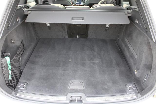 Volvo XC60 2.0 T8 Twin Engine AWD Inscription | Schuif/kanteldak | AppleCarplay | Privacy glass | 19" LMV