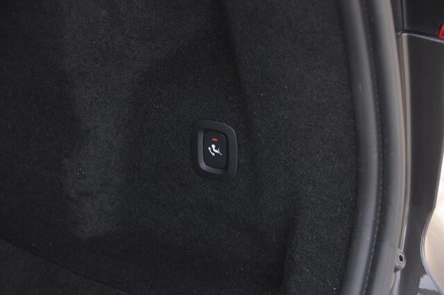 Volvo XC60 T6 350PK Automaat Plus Dark 360 camera / elektrisch bedienbare voorstoelen / Memory seats / stoelverwarming voor en achter/ stuurverwarming / BLIS