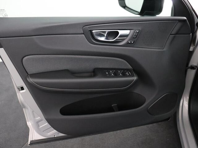 Volvo XC60 2.0 Recharge AWD R-Design SilverDawm met Glossy Black pakket