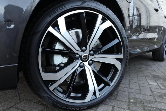 Volvo XC60 2.0 T6 Plug-in hybrid AWD Plus Dark | Schuif / kanteldak | 360 camera | Harman Kardon | Elektrisch verstelbare stoelen met geheugen |