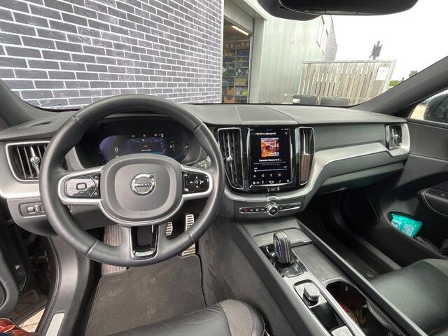 Volvo XC60 2.0 T6 Plug-in hybrid AWD R-Design | Trekhaak | Panorama dak | Adaptieve cruise control | Climate control | Elektrisch verstelbare voorstoelen | Stuur/stuurverwarming |