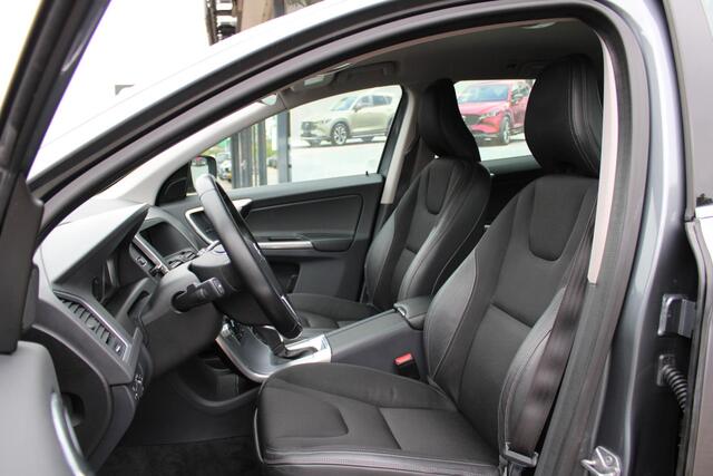 Volvo XC60 2.0 T5 FWD Nordic+ , Automaat, Trekhaak, Half leder, Clima, Cruise, PDC, LMV 17 Inch