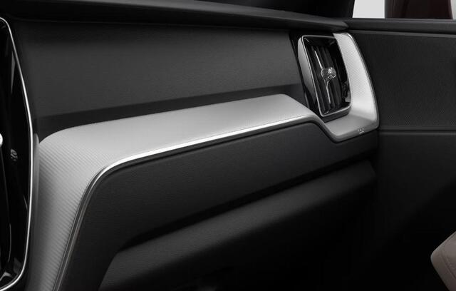 Volvo XC60 2.0 T6 Plug-in hybrid AWD Essential | Climate | Adaptive Cruise controle | Blis | Stoel + stuur verwarming | All season banden | Park Assist | Getint Glas |