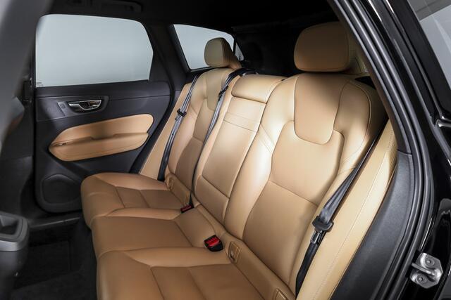 Volvo XC60 2.0 T4 Inscription 190 PK - Automaat | Dig. Cockpit | Elek. Trekhaak | Adapt. Cruise | Memory | Stoel-+Stuurverw. | PDC | Camera | NAV | ECC | Elek. Klep | LM 19" |