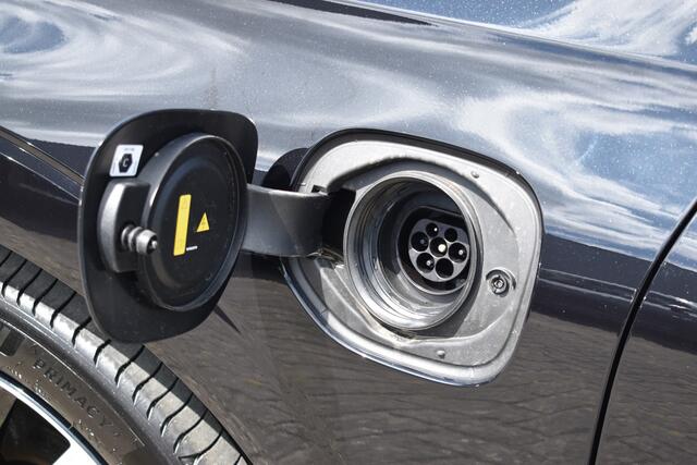 Volvo XC60 2.0 T8 Plug-in hybrid AWD Plus Bright Leer | Pano Dak | Key Less | Park Assist Camera \ Elec Stoeln