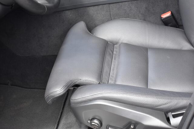 Volvo XC60 2.0 T8 Plug-in hybrid AWD Plus Bright Leer | Pano Dak | Key Less | Park Assist Camera \ Elec Stoeln