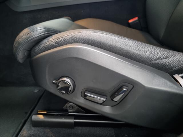 Volvo XC60 2.0 T6 Plug-in hybrid AWD Plus Dark PANO / 360 CAMERA / LEER / STUUR EN STOELVERWARMING