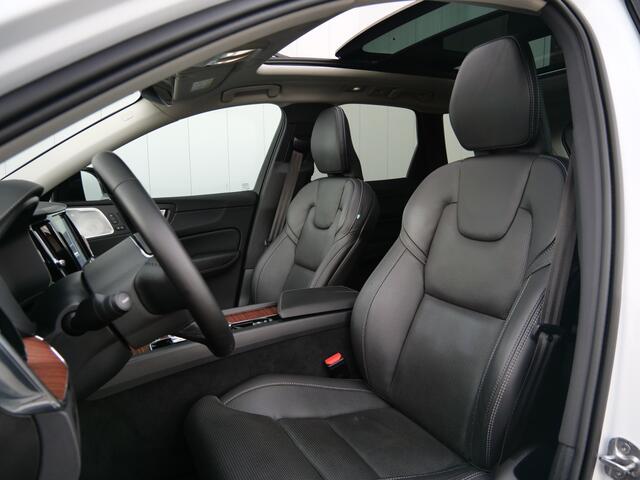 Volvo XC60 2.0 T6 350pk Plug-in hybrid AWD Ultimate Bright Schuifdak / Luchtvering / Head-up display