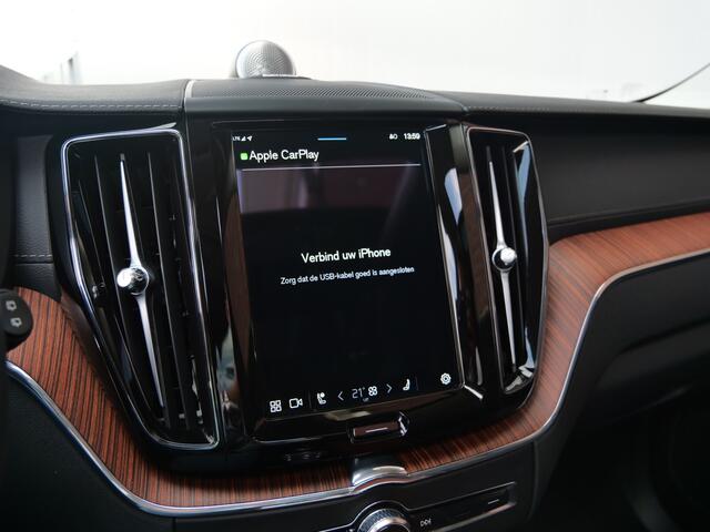Volvo XC60 2.0 T6 350pk Plug-in hybrid AWD Ultimate Bright Schuifdak / Luchtvering / Head-up display