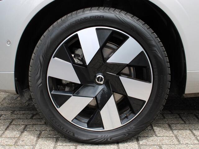 Volvo XC60 T6 350PK Plug-in hybrid AWD Ultimate Dark Automaat / Trekhaak / 360* Camera / Panoramisch Dak / Head Up Display / Harman Kardon audio