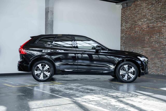Volvo XC60 T6 Automaat Plug-in hybrid AWD Plus Dark | Harman Kardon premium audio | Blond lederen bekleding | Panoramadak | Google infotainment | 4-seizoenenbanden | Adaptive cruise control | Semi-electrische wegklapbare trekhaak | 360° parkeercamera | Parkeersensor