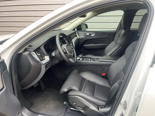 Volvo XC60 T8 Plug-in hybrid AWD Ultimate Dark / Luchtvering / Extra getint glas / 360 camera / Trekhaak semi-elektrisch /