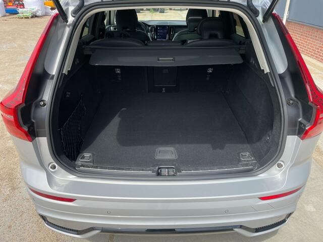 Volvo XC60 2.0 T6 Plug-In Hybrid AWD Dark Panoramadak / Trekhaak / Leder