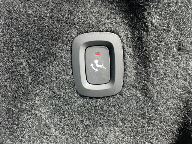 Volvo XC60 2.0 T6 Plug-In Hybrid AWD Dark Panoramadak / Trekhaak / Leder