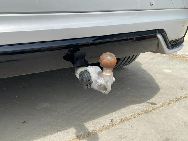 Volvo XC60 2.0 T6 Plug-In Hybrid AWD Dark Panoramadak / Trekhaak / Leder