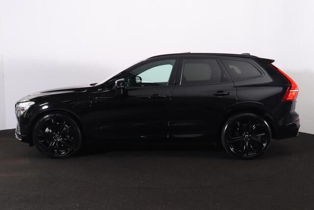 Volvo XC60 T6 Recharge AWD Plus Black Edition - LONG RANGE - Luchtvering - Panorama/schuifdak - IntelliSafe Assist & Surround - 360º Camera - Harman/Kardon audio - Adaptieve LED koplampen - Verwarmde voorstoelen, stuur & achterbank - Parkeersensoren voor & achter -